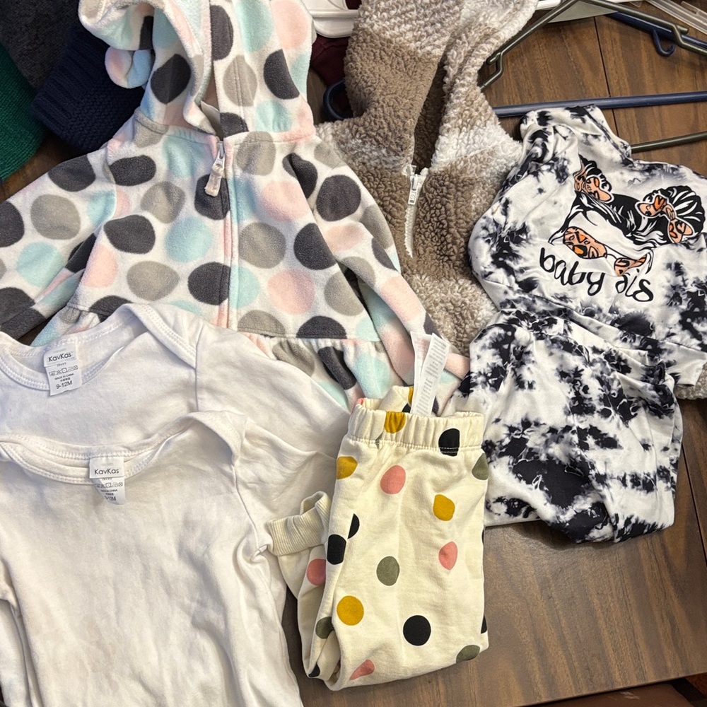 FINAL OFFER 9-12 mo girls bundle , 6 pcs